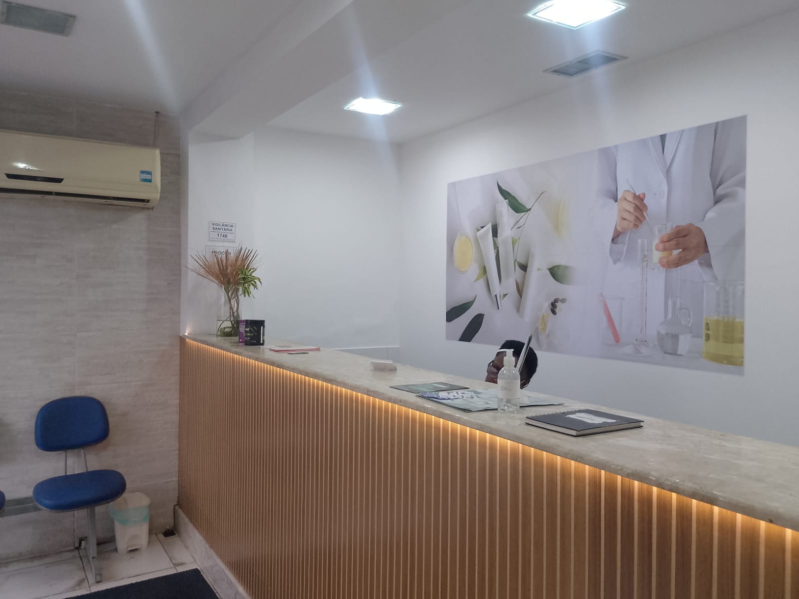 Recepção da 100% Qualidade Farmácia de Manipulação em Vila Kosmos